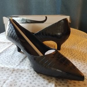 nine west black heals crocodile print